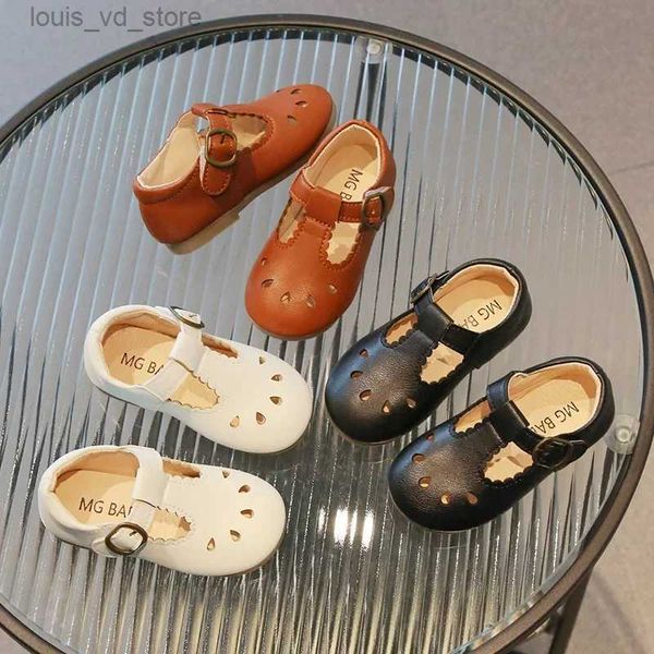 Sandals tamaño 16-30 zapatos para niña para niños pequeños de niño hueco tt-stap de vestidos de niña zapatos de chicas otoñales escolares de cuero casual T240415