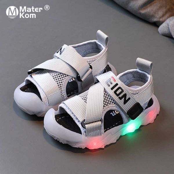 Sandalias Tamaño 2130 Sandalias de bebé con luces LED Zapatos luminosos para niños Niños Niñas Verano Iluminar suela Sandalias brillantes para niños 16y Z0225