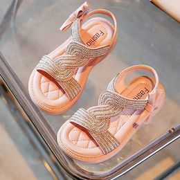 Sandales Taille 26-36 Été 2024 Designer Baby Girls Children Children Plateforme Sandals Sequins Fashion Rhinestone Princess Shoes Flats Talons Bottes