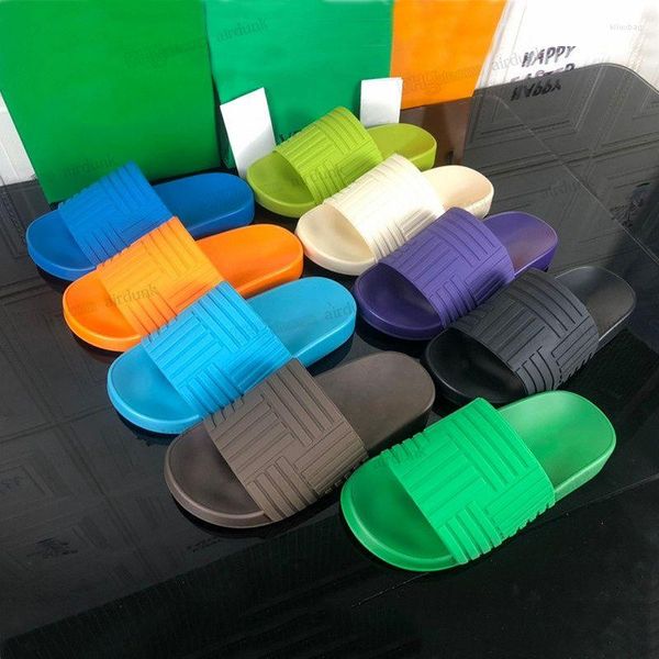 Sandalias Slider Designer Zapatillas para mujer Pisos de playa Zapatos de goma Chanclas para hombres Punta resistente al desgaste Cómodo 35-45