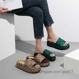 Sandalen Slippers zijn populair op het internet en de pantoffels met hoge taille van de G-familie zijn populair. Dames bovenkleding stof damesschoenen met dikke zolen qiuti17