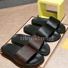Sandales Slippers Slides Casual Shoe Flat Slide Designer Men Femmes Fipper Flip Flop Luxury Marque Légère House Black Sandales