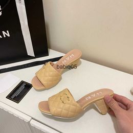 Sandalen Kleine geurige rhombus Hoge hakken slippers Nieuwe casual slijtage Square open-teen met dikke hakken T2302134