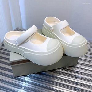 Sandales Printemps Et Été Femmes Bout Rond Augmenter Semelle Épaisse Une Forme Conception Mode Décontracté Chaussures Simples