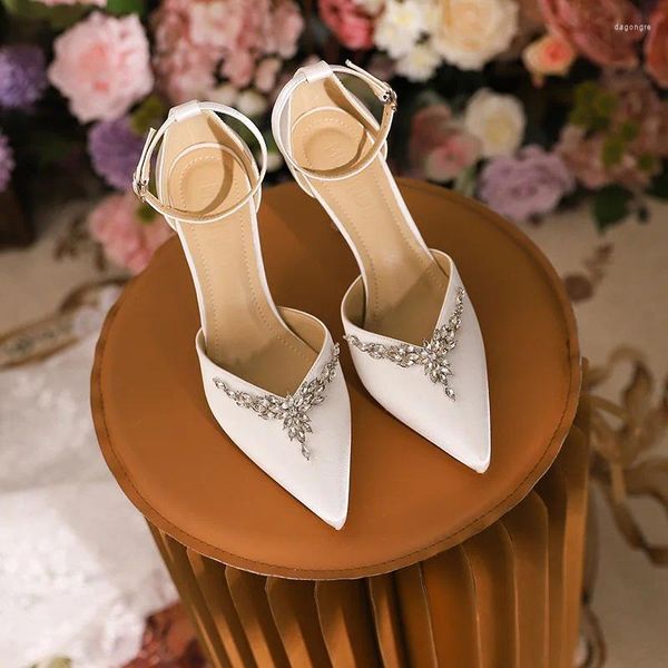 Sandales Printemps/Été Pointu V-Bouche Creux Satin Eau Diamant Chaussures De Mariage Mince Talons Hauts Banquet Robe Femme