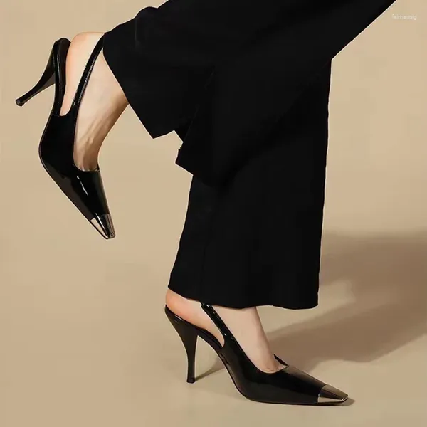 Sandales Toe carré talon mince en cuir breveté noir talons enveloppés de tempérament métallique haut