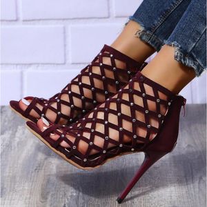 Sandalen Stiletto Summer Women Hoge Heels Sexy Peep Toe Hollow Out Black Pointed Gladiator Fashion Party Shoes with Rooks 230818