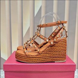 Sandals Stud Srivet Platform Wedge Women's Luxury Leamury Chunky Gladiator Party Zapatos Fábrica de fábrica 9.5C.M