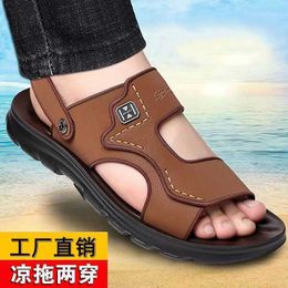 Sandales été 2023 nouvelles sandales pour hommes en cuir véritable à semelles épaisses antidérapantes chaussures de plage confortables à semelles souples deux-usure sandales d'extérieur L230720