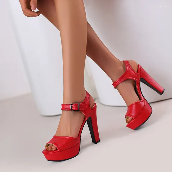 Sandalias Verano 2023 Plataforma Sexy Tacones súper altos Peep Toe Diseño de costura Elegante Fiesta de boda Zapatos de mujer Lujo Rojo