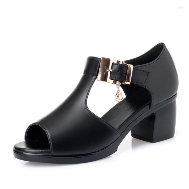 Sandalet Yaz 2023 Kadın Balık Ağız Moda Kırışın Kalın Topuk Tokalı Pu Kadın Bayanlar Ayakkabı