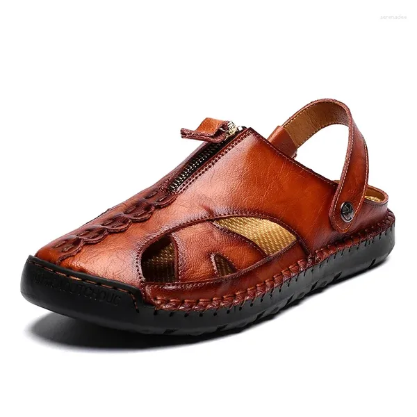 Sandales Summer 2024 hommes en cuir classique Roman sandale pantoufle extérieure sneaker de plage de plage et tongs