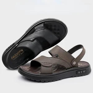 Sandales Summer et pour les pantoufles hommes Chaussures de plage de semelle épaisse adulte en cuir