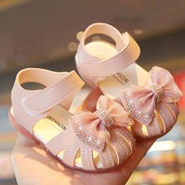 Sandals zomer babymeisjes bowtie mode roze prinses peuter schoenen zachte zool 0 3 jaar chaussure enfant fill 230630