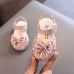 Sandalias Summer Baby Girl Sandals Bowtie Fashion Pink Princess Pincesa zapatos para niños suaves Zapatos de bebé 0-3 años Enfant Flete 240423