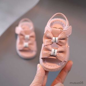 Sandalen zomer babymeisjes sandalen jaren vrouwelijke peuter sandalen prinses sandalen 2023 niet-slip zachte schattige roze platte flat kinderen schoenen