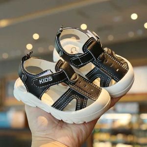 Sandalen Zomer Baby Sandalen Babymeisjes Boys resistent kinderschoenen Schoenen Zacht opgeloste Echt lederen Childrens Beach Sandalsl240510