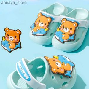 Sandales Summer Baby Shoes Childrens Slippers 2023 Childrens non glissade Solide Soft Boys and Girls Childrens Beach Chaussures Childrens Sandalsl240429