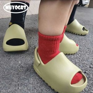 Sandalen zomer baby peuter kinderen volwassenen glijden aan schuim jongens meisjes snoep kleur kinderen merk ademende sandalsl240510