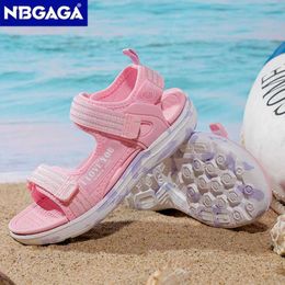 Sandals Summer plage eaux enfants sandales chaussures de mode légères antidérapant la semelle douce et l'ombre cuir fille confortable240510
