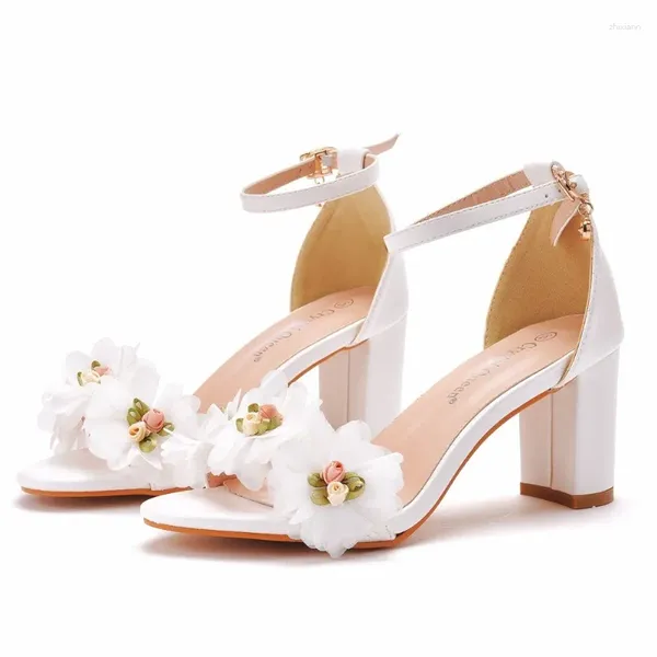 Sandalias Marca de verano Mujeres Slingback Party Flower PU 7 cm Tacón cuadrado Boda nupcial Chicas Zapatos dulces de alta calidad