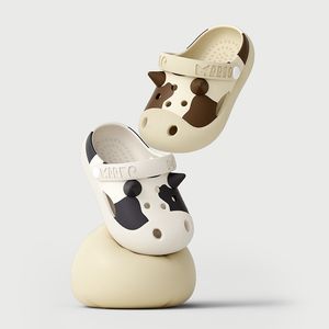 Sandales été enfants bébé pantoufles semelle souple garçons et filles grotte chaussures belle tendance Baotou vache antidérapant 230322