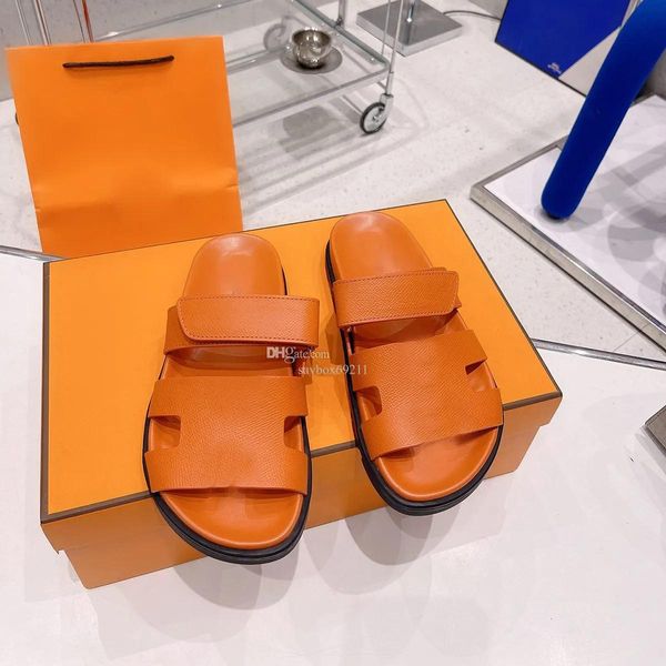 Sandalias Verano Chypre Mules Sandalias Diapositivas Zapatillas Top Calidad Playa Clásico Plano Hombres y mujeres Diseñador de lujo Fábrica de cuero Footwea