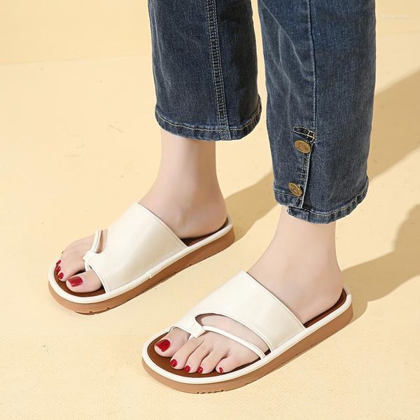 Sandalias de verano para mujer, zapatos deslizantes, zapatillas de Tanga para mujer, chanclas planas informales 2023 para mujer, moda al aire libre, punta abierta para mujer