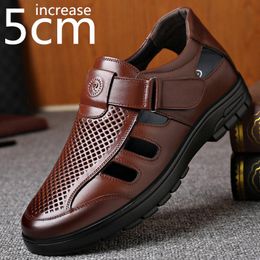 Sandales Été Hauteur Augmentant Hommes Invisible Intérieure Rehaussant La Hauteur 7cm Cuir De Vachette Creux Respirant Extra Large Trou Chaussures Pour HommesSandales