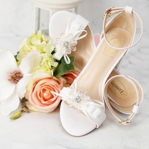 Sandales d'été Ins femmes cristal blanc fleur Peep Toe talon épais ligne A talon semi-haut taille demoiselle d'honneur chaussures de mariée