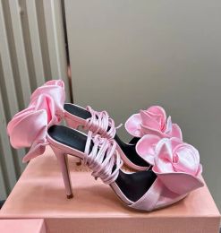 Sandales Summer Luxury Women's's .Magda Butrym Un lanière de la cheville de sandale est orné de deux fleurs 3D Lady Sandalias Box 35-42