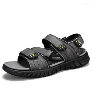 Sandalias Hombres de verano Cuero genuino 2024 Zapatos casuales clásicos Agua de hombres romanos al aire libre