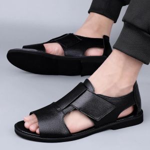 Sandales Summer Men Généhes Sandales en cuir Nouveau Design Fashion Casual Black Slip on Sandals Cuir Sandales Homme Men's Flats