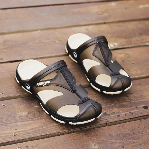 Sandales Summer Men Sandales Clogs Big Size Chaussures de plage masculines Chaussures de jardin extérieures Slipon Plaspères Placateurs Fashion Wading Flip Flops