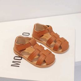 Sandales Summer Nouveau enfant sandales mode décontracter les chaussures de princesse simple garçons simples semelles plage plates sandales sandales H781 240423