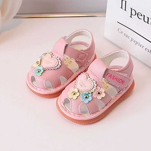 Sandalias Zapatos de princesa de verano para niñas bebés Sandalias de playa de flores de cuero de PU 0-2 años de edad Estilo coreano Zapatos para niños pequeños recién nacidos AA230518