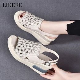 Sandales Summer Shoes Femmes Wedge Open Toe Platform creux Retro Lady Haute Haute Boucle Boucle Casual Sandalias de femmes