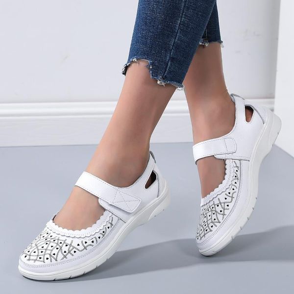 Sandalias Estilo de verano Cómodo Casual Cuero de vaca Hueco Zapato de la madre Agujero Tallado Zapatos planos de mujer C659Sandalias