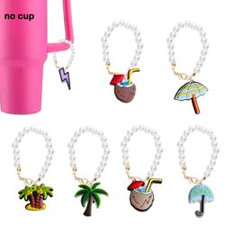 Sandalias Tema de verano Cadena de perlas con encantos de encanto para la taza Manejo personalizado Accesorios de vaso Entrega de caída en forma de otdwp