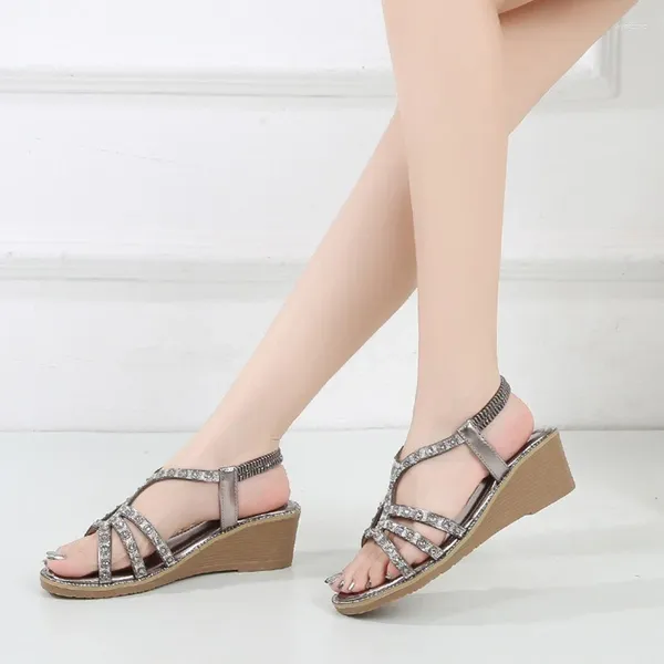 Sandalias Mujeres de verano Plataforma de 1.5 cm 5 cm Cajas Tallones altos Lady Plus Tamaño Bohemio Mujer bling Zapatos de diamantes de imitación