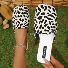 Sandalias de verano para mujer, zapatillas cuadradas romanas Baotou, diseñador de moda, zapatos planos de suela blanda de látex, zapatos de playa transpirables para mujer