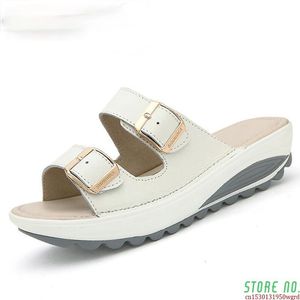 Sandalias de verano mujeres hebilla de cuero genuino zapatos de plataforma de goma suela exterior mujer suave playa deslizadores cuñas