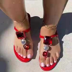 Sandalen zomer vrouwen mode luxe t-riem enorme strass flip teen pu lederen enkel gesp trend dames schoenen vrouwelijke 2022