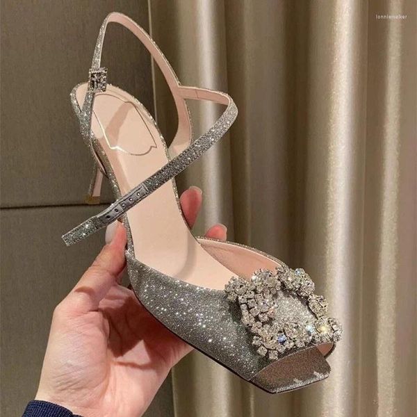 Sandalias de verano para mujer, tacones de aguja con diamantes de imitación de lujo, tacones altos sexis, zapatos de tacón con hebilla cuadrada ostentosos, zapatos informales para mujer 2023