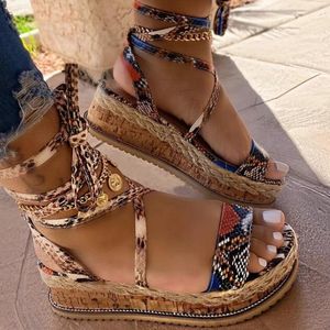 Sandalen zomer dames slangplatform hakken cross -riem enkel kanten peep teen strand feest dames schoenen zapatos 230420