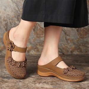 Sandalen zomer vrouwen wiggen bloem vintage gesloten teen verstelbare haaklus luie holle platform schoenen mujer sandalias