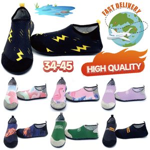 Sandales de natation à semelles souples antidérapantes Aqua unisexe séchage rapide surf respiration maille eaux plage chaussettes de plongée antidérapantes plongée en apnée traçage des rivières