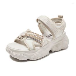 Sandalias de fondo grueso para mujer, zapatos de moda de cuero suave romano de verano
