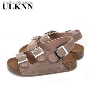 Sandalen ULKNN 2023 Childrens Zomer Jongens en Meisjes Slide Baby Strand Sandalen Meisje Zomer Jongens School Sandalen Q240328