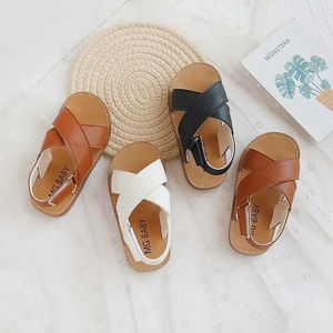 Sandales unishuni pour tout-petit filles sandales en cuir chaussures bébé chaussures de plage d'été pour enfants sandales de sangle de base d240515